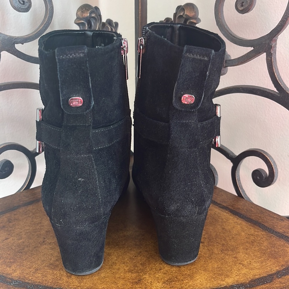Bandolino Black suede wedge booties with zippers and buckle detail size 7M - Picture 3 of 6